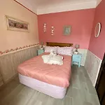 Self Catering For The Larger Group בית נופש