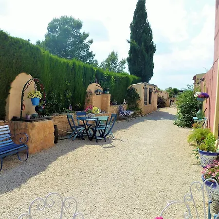 Self Catering For The Larger Group Nyaraló