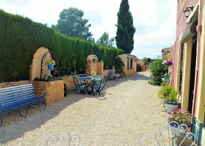 Self Catering For The Larger Group Nyaraló